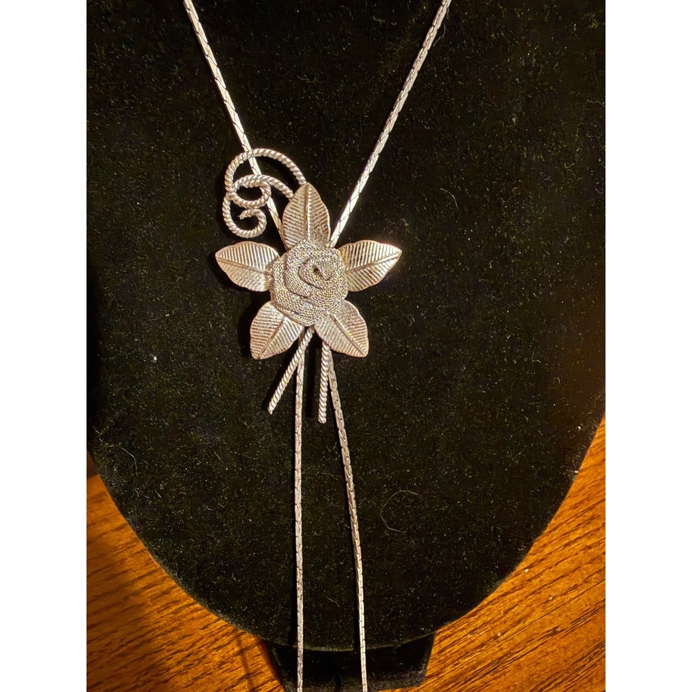 Vintage Silver Tone Rose Flower Bolo Necklace Adjustable Lariat Snake Chain 30in